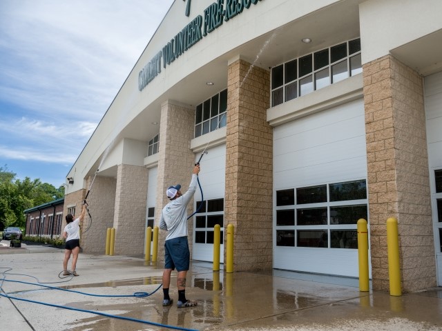 Commercial pressure washing for Manasssas area businesses